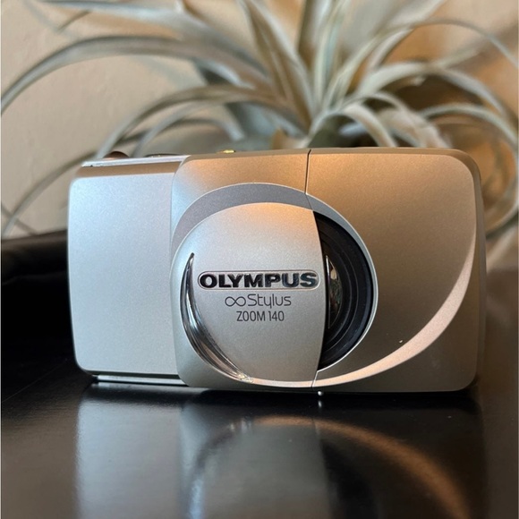 Vintage Olympus 35mm camera w/ original case - RARE! - Picture 3 of 12